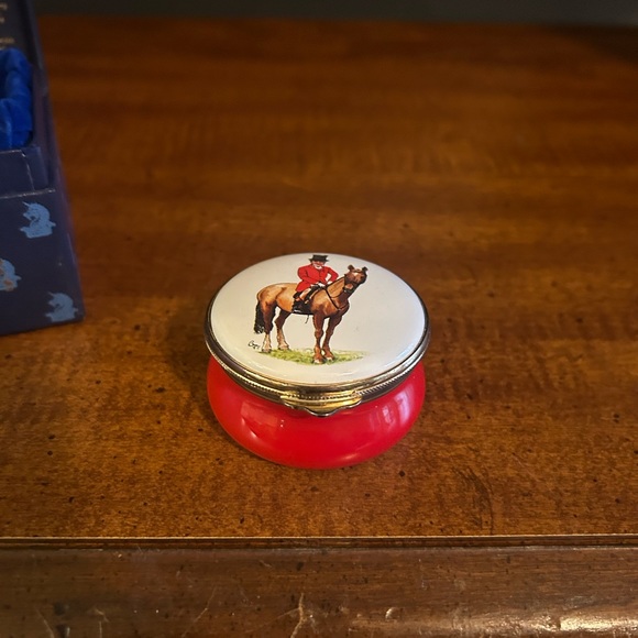 Trinket Box, Man On Horse England Alastor Enamels “Pride Comes Before Fall” - Picture 4 of 9